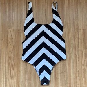 Rip curl L black and white one piece